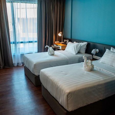 O&G Hotel Parit Buntar Esterno foto