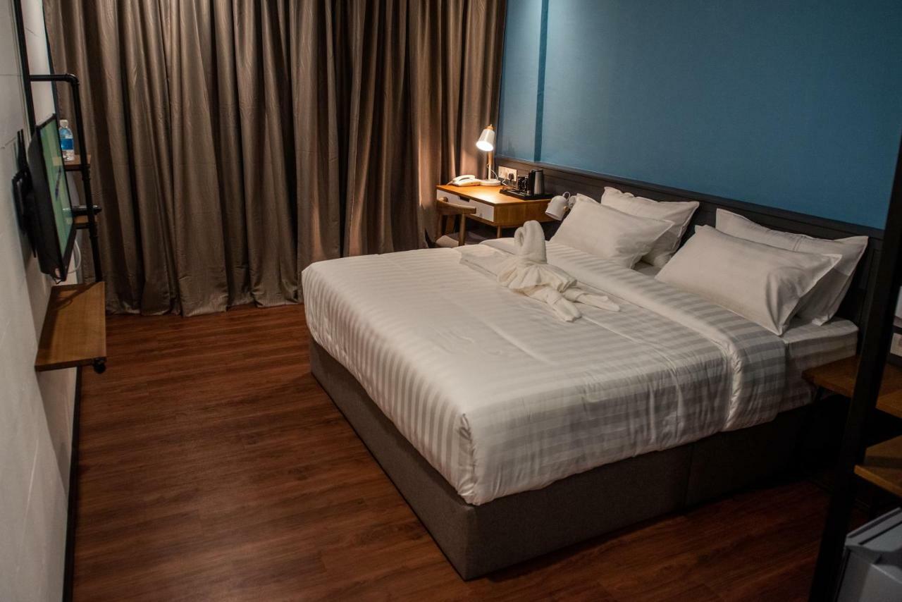 O&G Hotel Parit Buntar Esterno foto